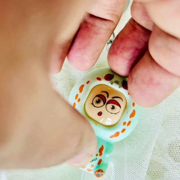 Kids Cartoon Happy & Sad Face Dual mode Unique Novelty Keychain - Picture 3 of 6